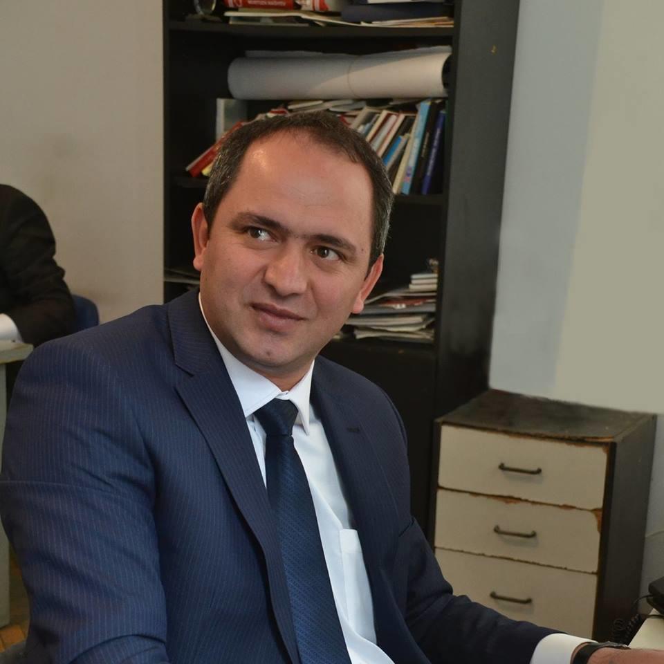 Tanınmış jurnalistin autizm sindromlu oğlundan “Evdə qal!” çağırışı - VİDEO