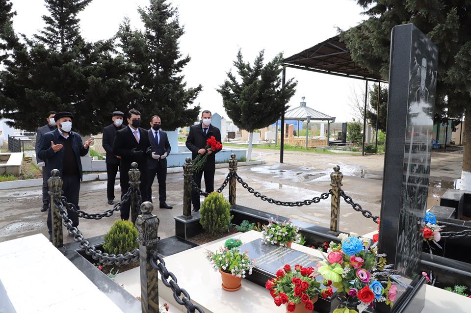 İcra başçısı Aprel Şəhidlərinin məzarını ziyarət edib - FOTO