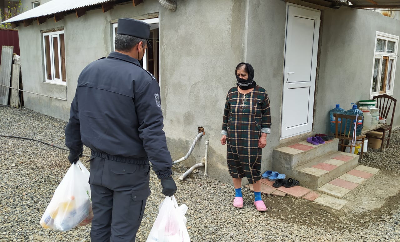 Masallı polisi daha 10 ailəyə ərzaq yardımı etdi - FOTO