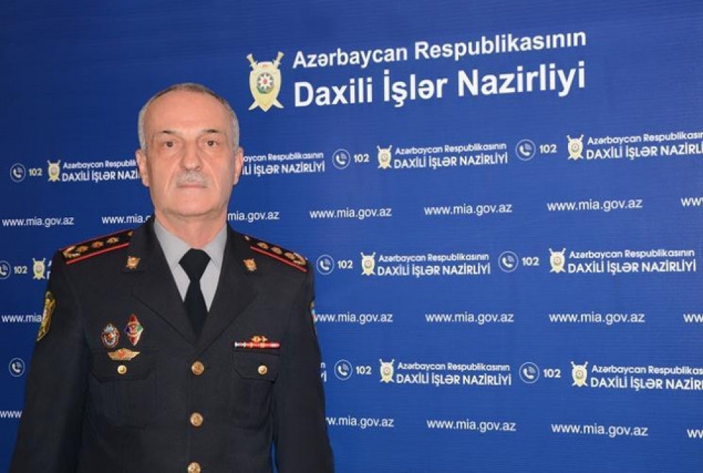 Polis ara məsafəsini niyə pozur? - DİN rəsmisi: “Onlar öz sağlamlığını risk altına atır”