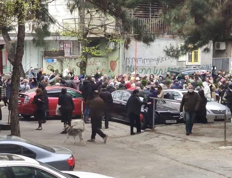 Pasxa bayramına çıxanlar karantin rejimini pozdular - FOTO 