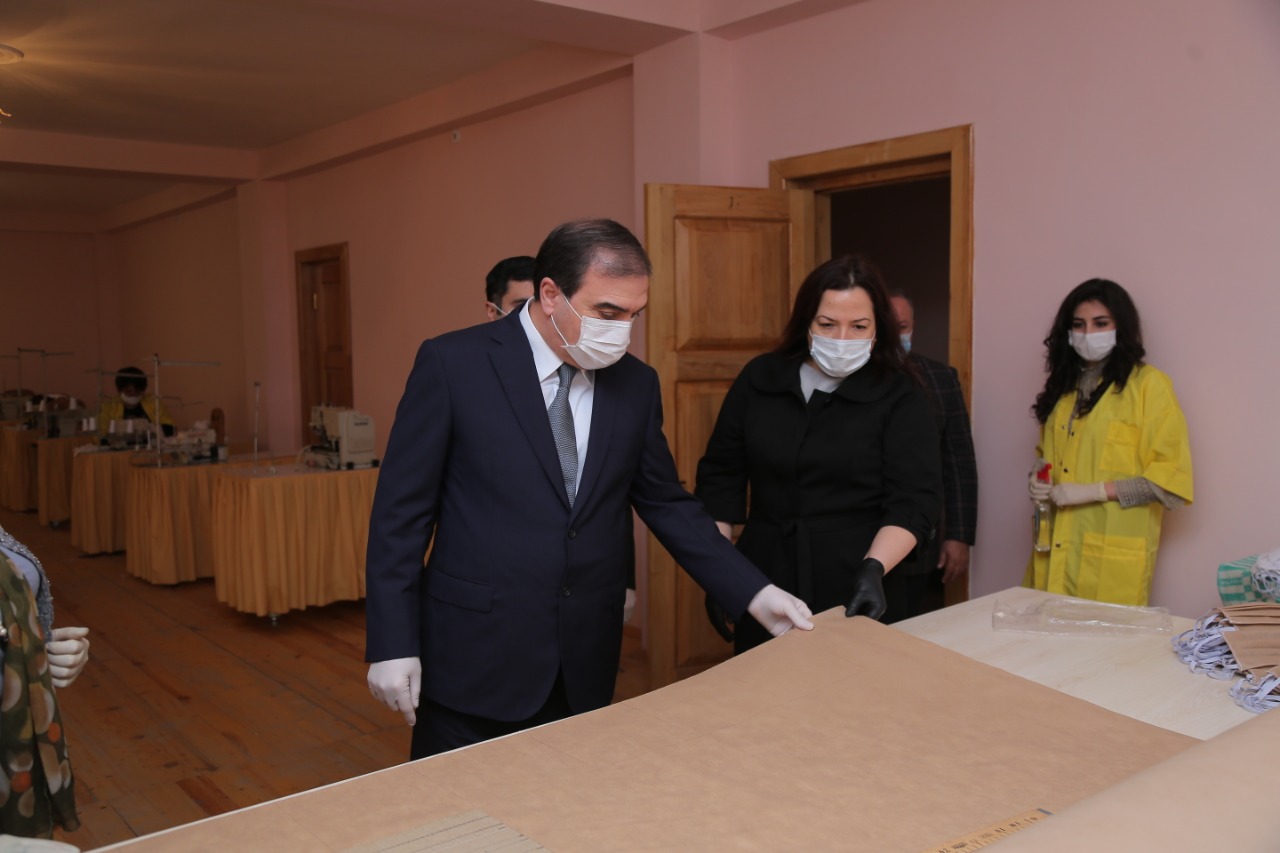 Gəncədə tibbi maska istehsalına başlanıldı - FOTO  