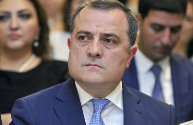 Təhsil naziri dərslərin başlanacağı tarixdən DANIŞACAQ  
