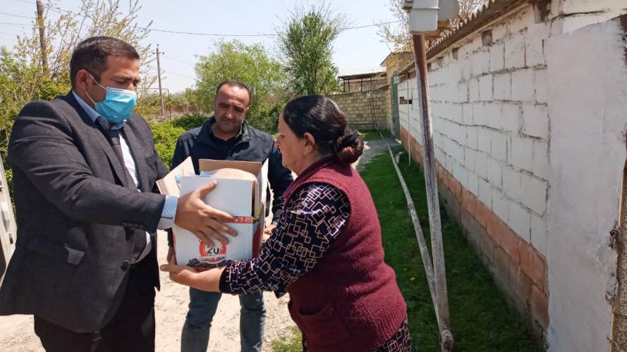 Salyanda qayğıya ehitaycı olan aztəminatlı ailələrə yardım paylanılıb - FOTO