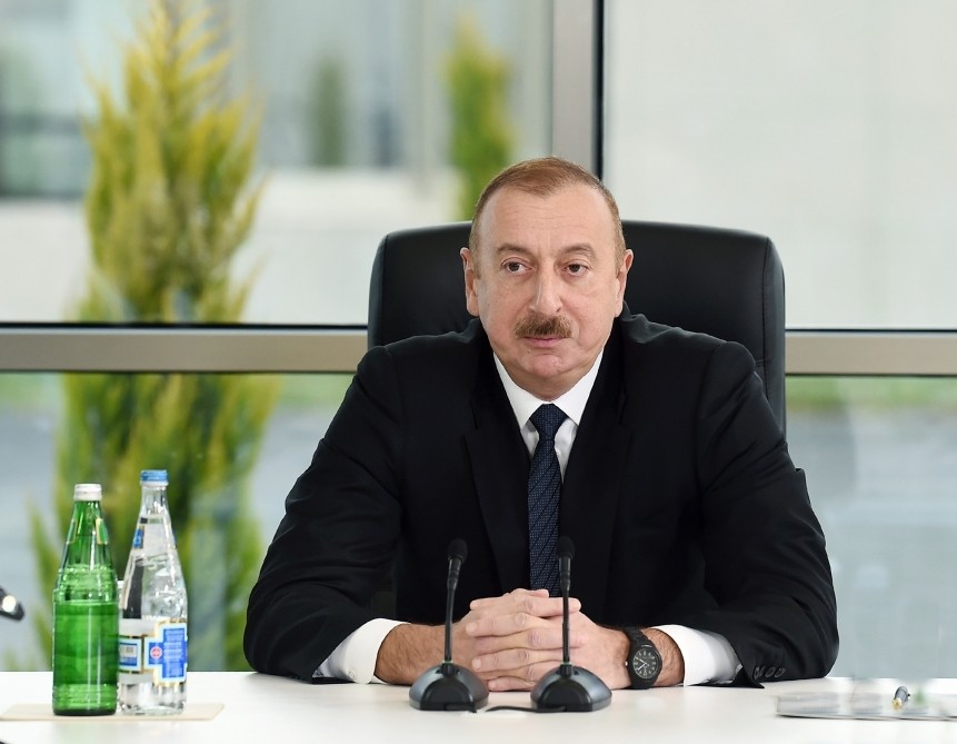 İlham Əliyev xristian icmasını təbrik etdi