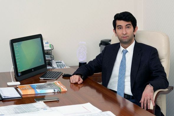 Əli Əhmədovun oğlu Bakıda koronavirus xəstələrini könüllü müalicə edir - FOTO