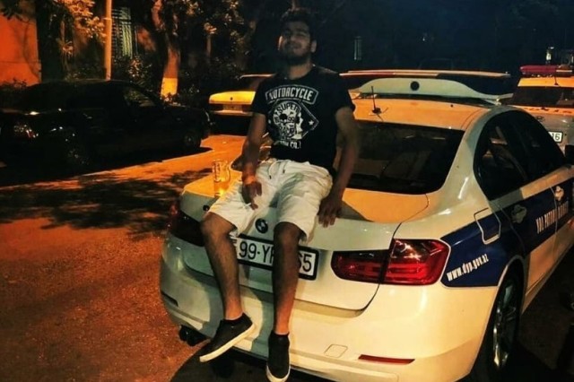 Bakıda polis maşınının üstünə çıxan şəxs 15 sutkalıq həbs edildi - FOTO