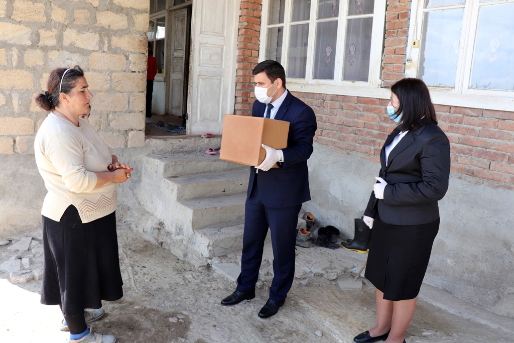Naftalanda aztəminatlı ailələrə yardım olunub - FOTO