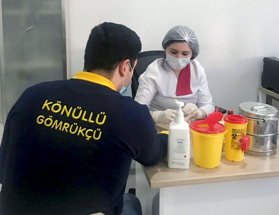Gömrükçülər qanvermə aksiyasında iştirak ediblər -FOTO