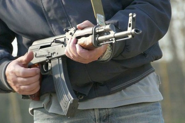 Avtomatla həmyerlisini öldürmək istəyən Cəlilabad sakini saxlanıldı
