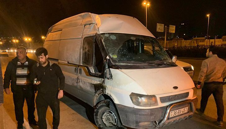 Ziya Bünyadov prospektində böyük tıxac: yük maşını aşıb yolu bağladı  