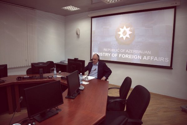 Elmar Məmmədyarov türkmənistanlı həmkarı ilə bu məsələləri müzakirə etdi