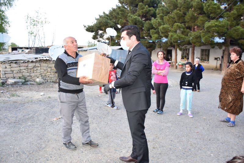 Naftalanda aztəminatlı ailələrə yardımlar davam edir - FOTO