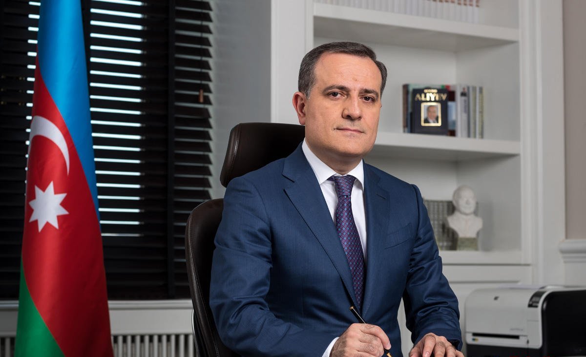 Təhsil naziri canlı proqramda uşaqları təbrik etdi
