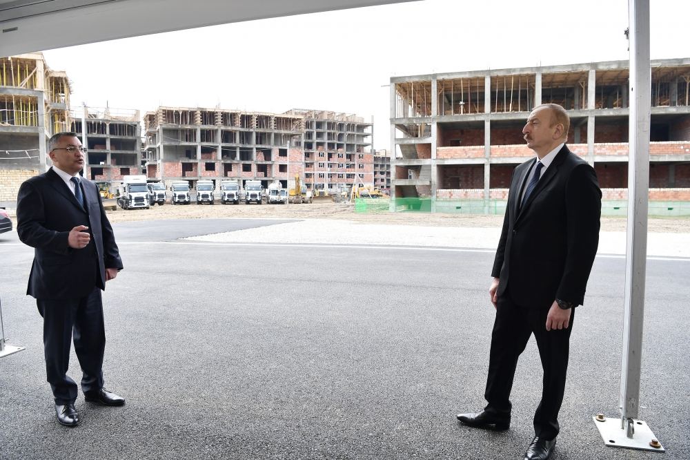 İlham Əliyev yeni köçkün şəhərciyinin tikintisini yoxladı