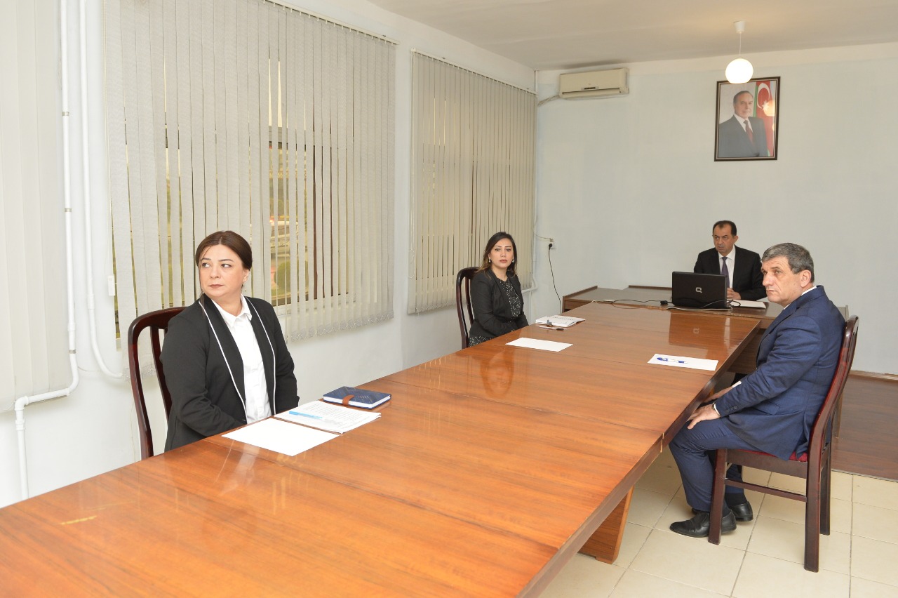 İcra başçısı onlayn MÜŞAVİRƏ KEÇİRİB