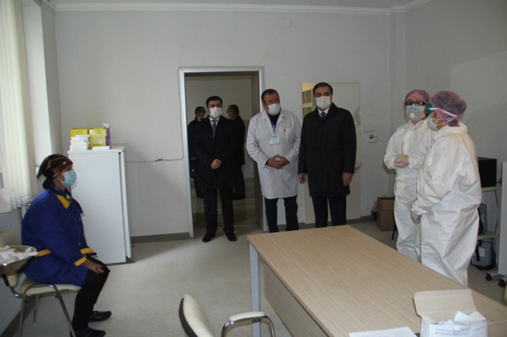 Niyazi Bayramov tibb müəssisələrində olub - FOTO