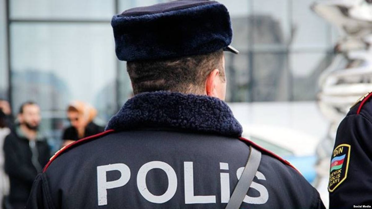 Bakıda polisdən qəribə addım - cərimələdiyi şəxsi zorla poçta apardı