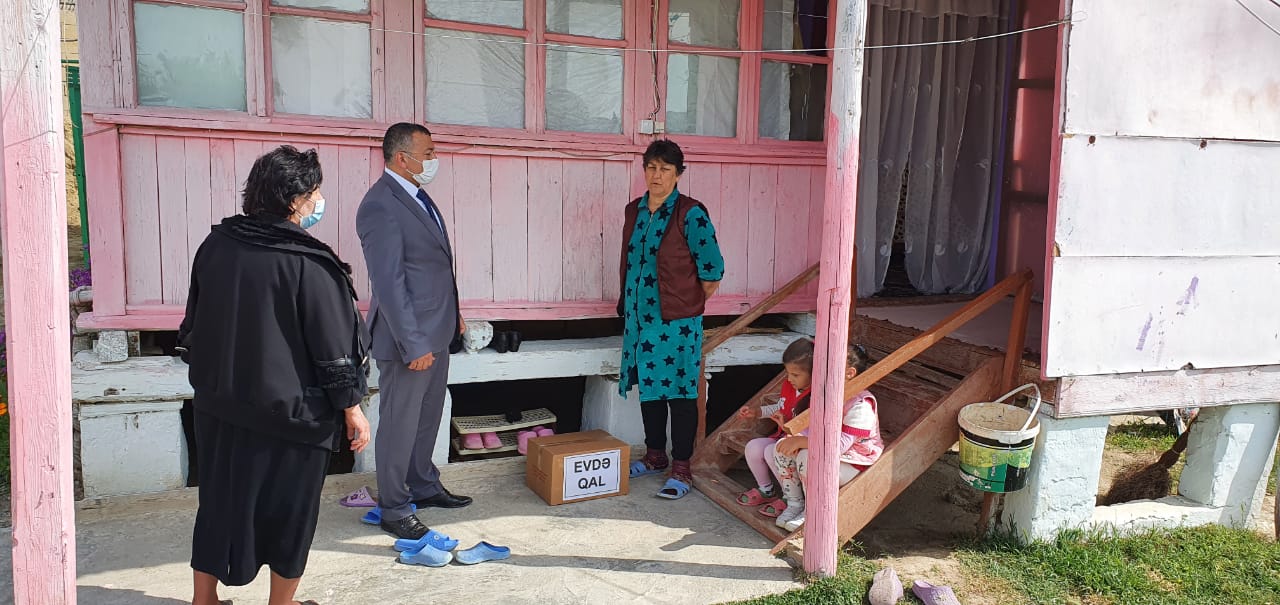 Hacıqabulda aztəminatlı ailələrə ərzaq yardımı davam edir - FOTO  