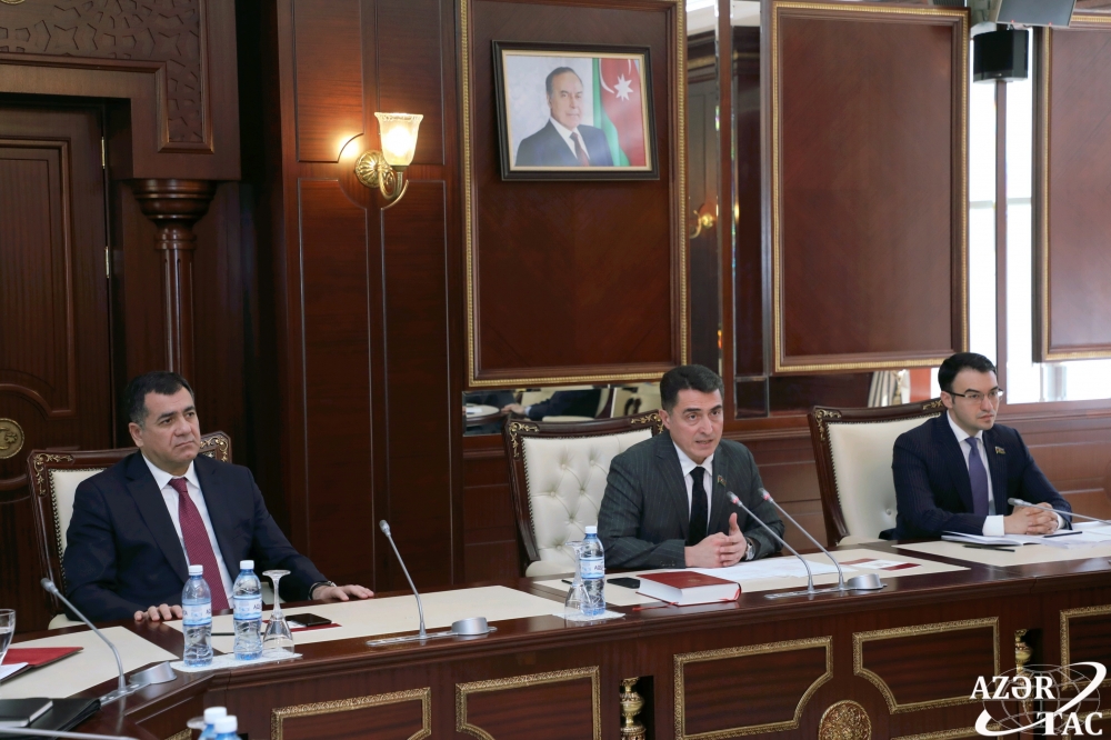 Hüquq siyasəti və dövlət quruculuğu komitəsi toplandı