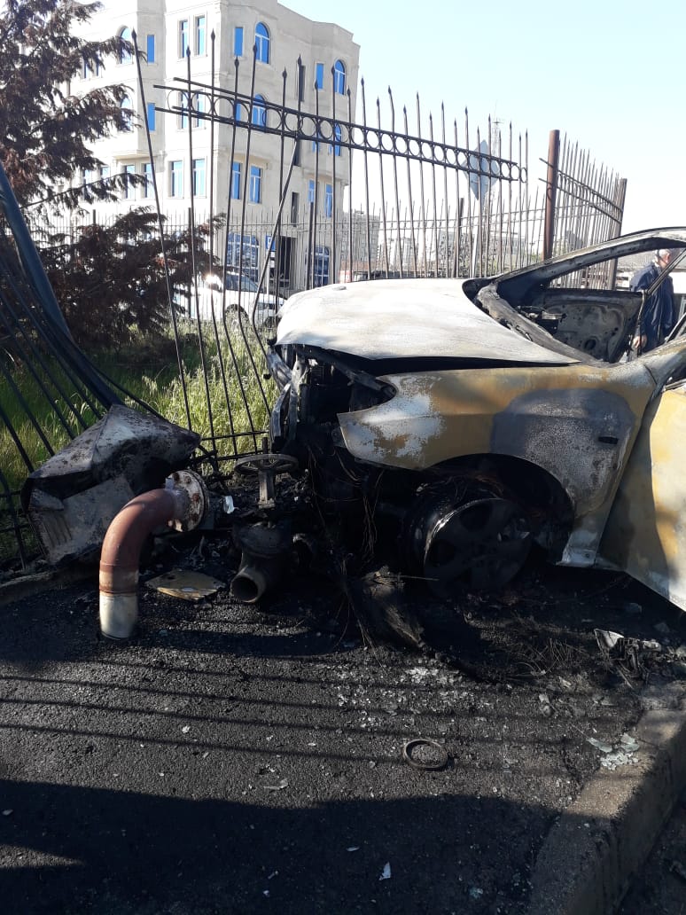 Qaz borusuna çırpılan “Hyundai” alovlandı - FOTO