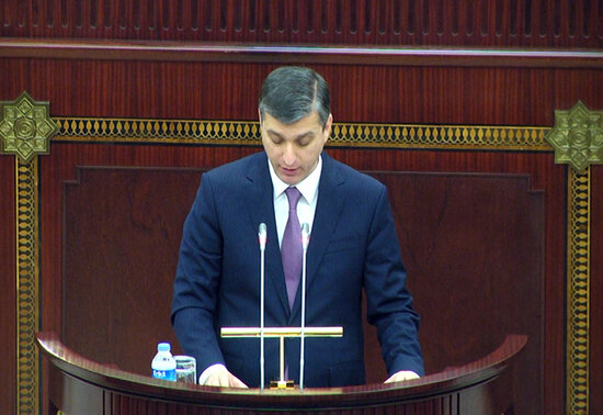 Vüqar Gülməmmədov parlamentdə hesabat verir