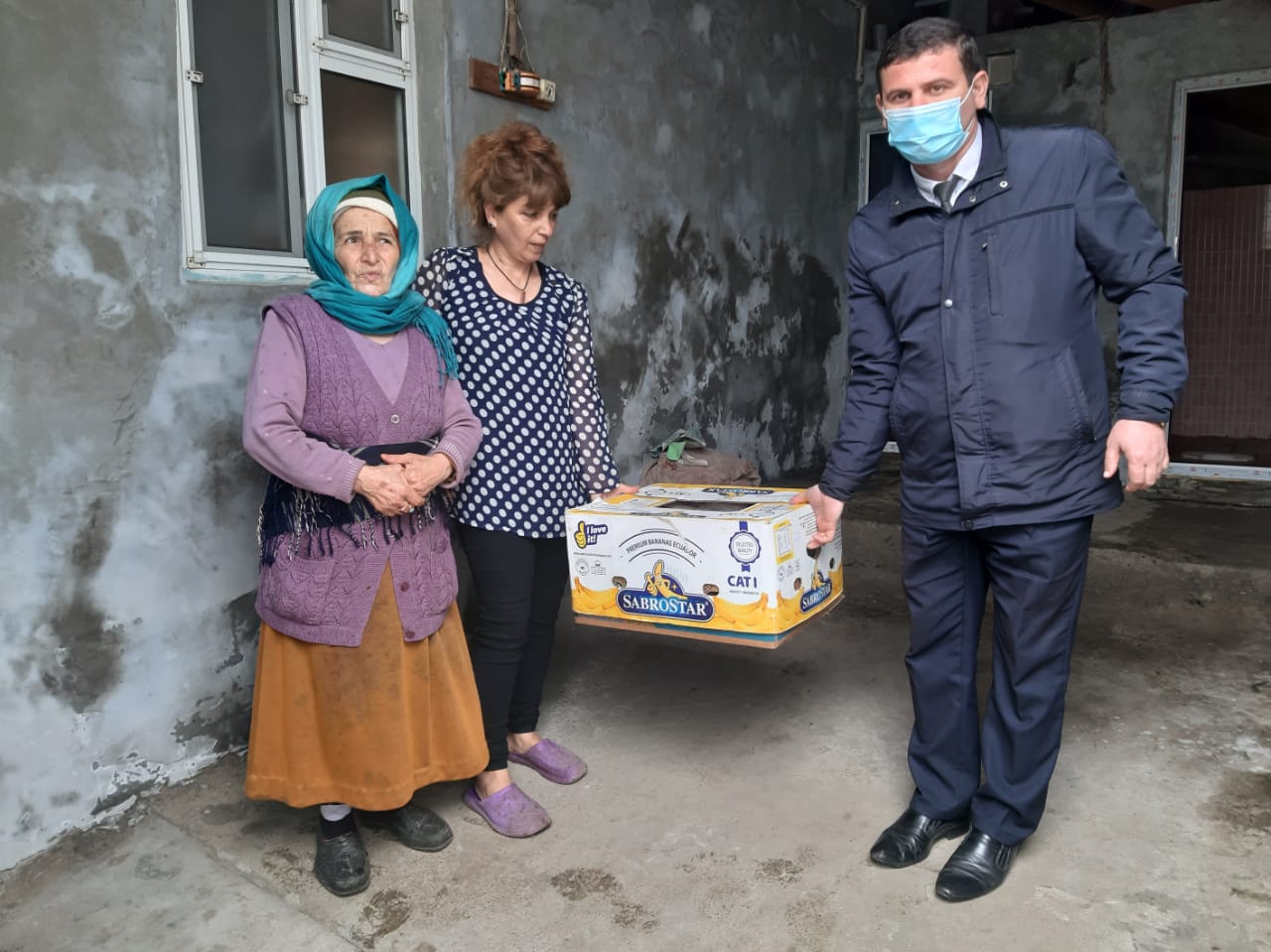 Lənkəranda insanlara könüllü yardımlar davam etdirilir - FOTO