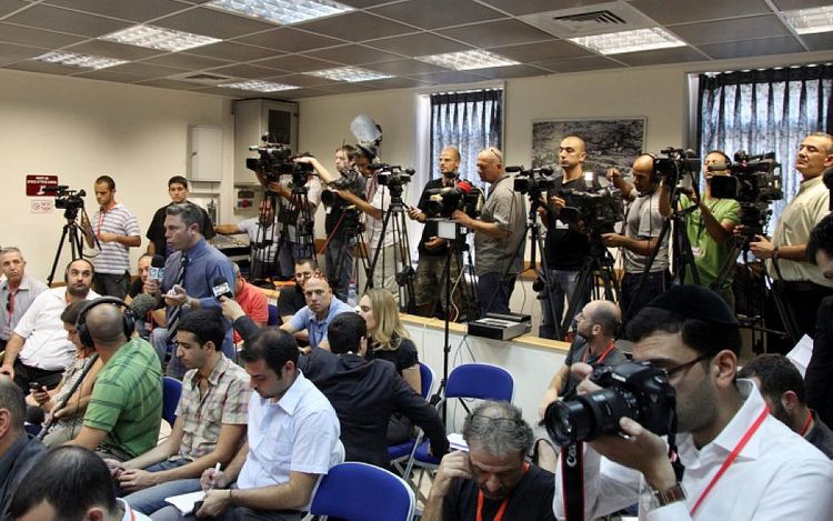Dünyada koronavirusdan 55 jurnalist vəfat edib 
