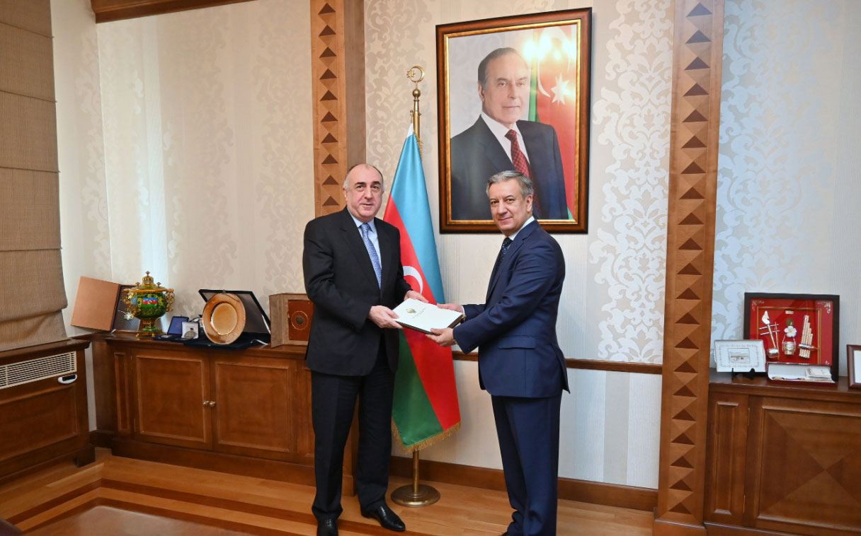 Elmar Məmmədyarov yeni səfiri qəbul etdi