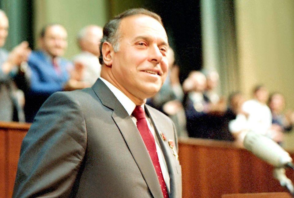 Naqif Həmzəyev: Biz Azərbaycanı sevməyi Heydər Əliyevdən öyrənmişik