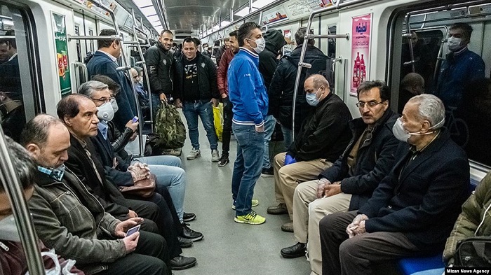Metroya maskasız keçənləri kim cərimələyəcək?