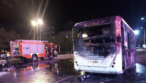 Bakıda sərnişin avtobusu yandı