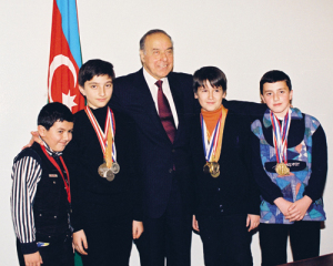 Ulu Öndər gənclərlə bağlı məsələləri həmişə əsas priotetlərindən hesab edib