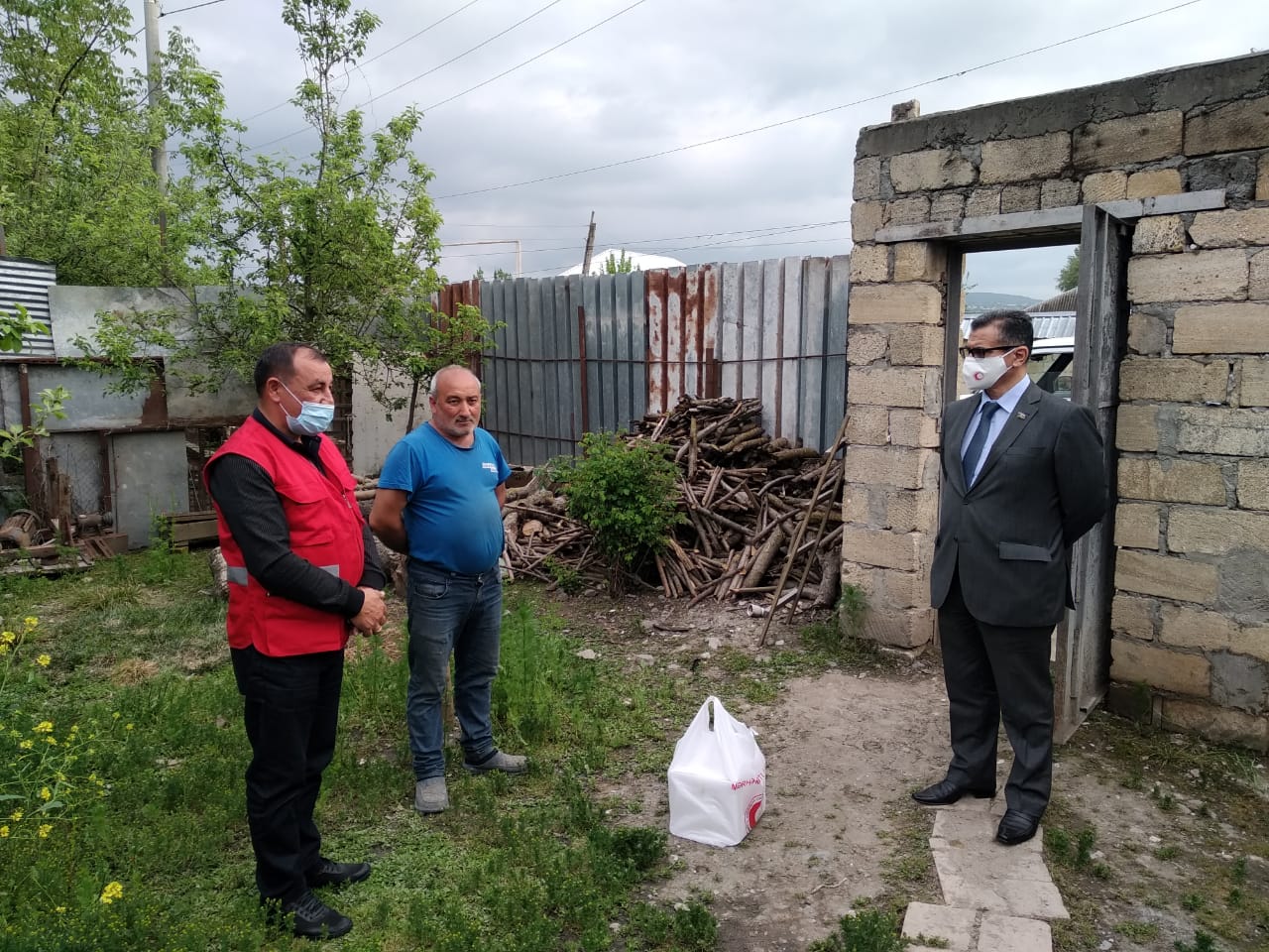 Deputatın ehtiyaclı insanlara yardımları davam edir - FOTO  