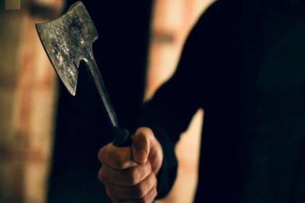 Azərbaycanda dəhşət: Ruhi xəstə atasının başını üzdü