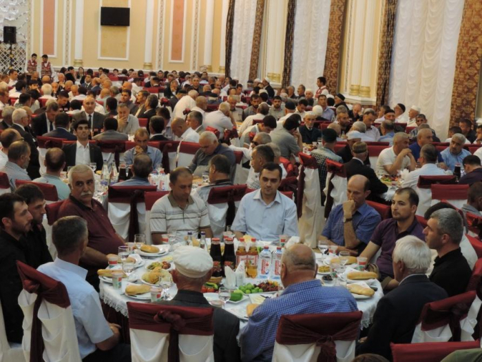 İndiki şəraitdə kütləvi iftar mərasimi verənlər günah edirlər - Hacı Şahin