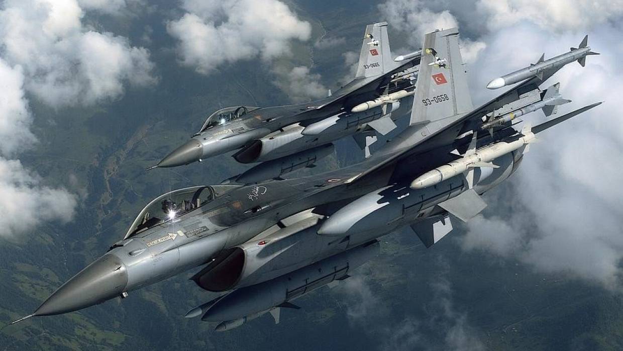 Türkiyə və Yunanıstan qırıcıları az qaldı ki toqquşa