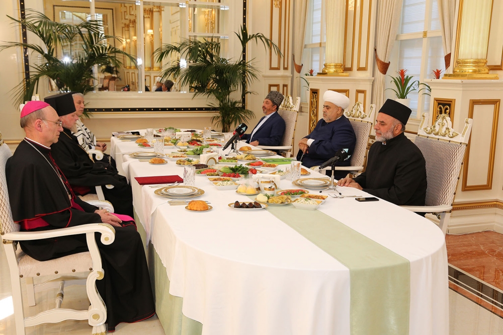 Allahşükür Paşazadə dini konfessiya rəhbərlərinə iftar süfrəsi açdı