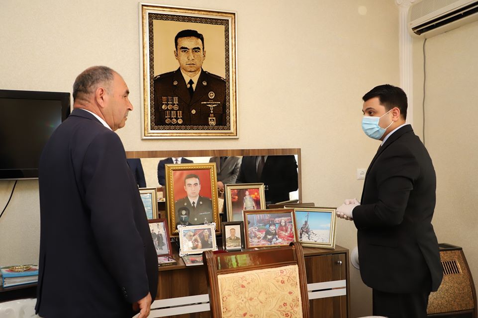 Neftçalanın icra başçısı Milli Qəhrəmanın atası ilə görüşüb - FOTO