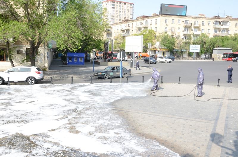 Bakıda 400-dən çox küçə dezinfeksiya edildi - FOTO