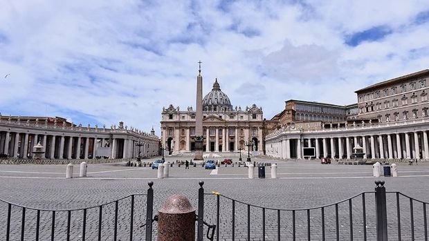 Daha bir ölkə sərhədlərini açır