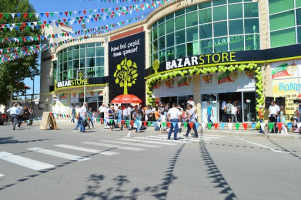 “Bazarstore”da lift şaxtasına düşən qız öldü