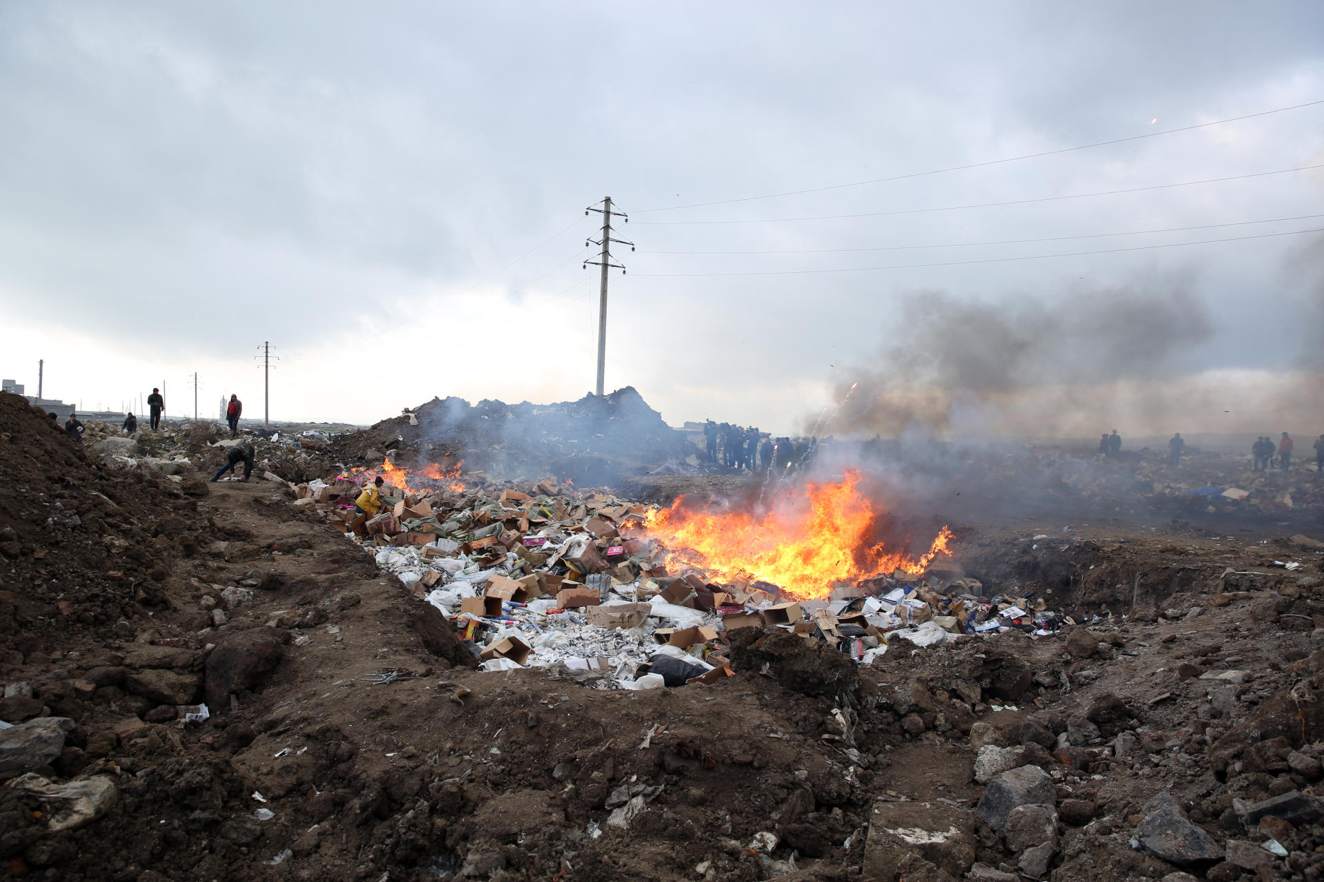 Sumqayıtda məişət tullantıları poliqonunda yanğın başlayıb