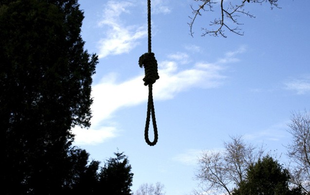 Özünü qəbiristanlığın yaxınlığında asdı