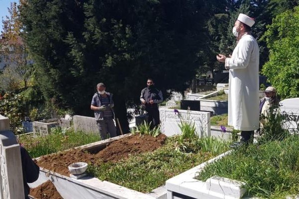 Dəfn mərasimində koronavirus yayıldı - rayon rəhbəri işdən çıxarıldı