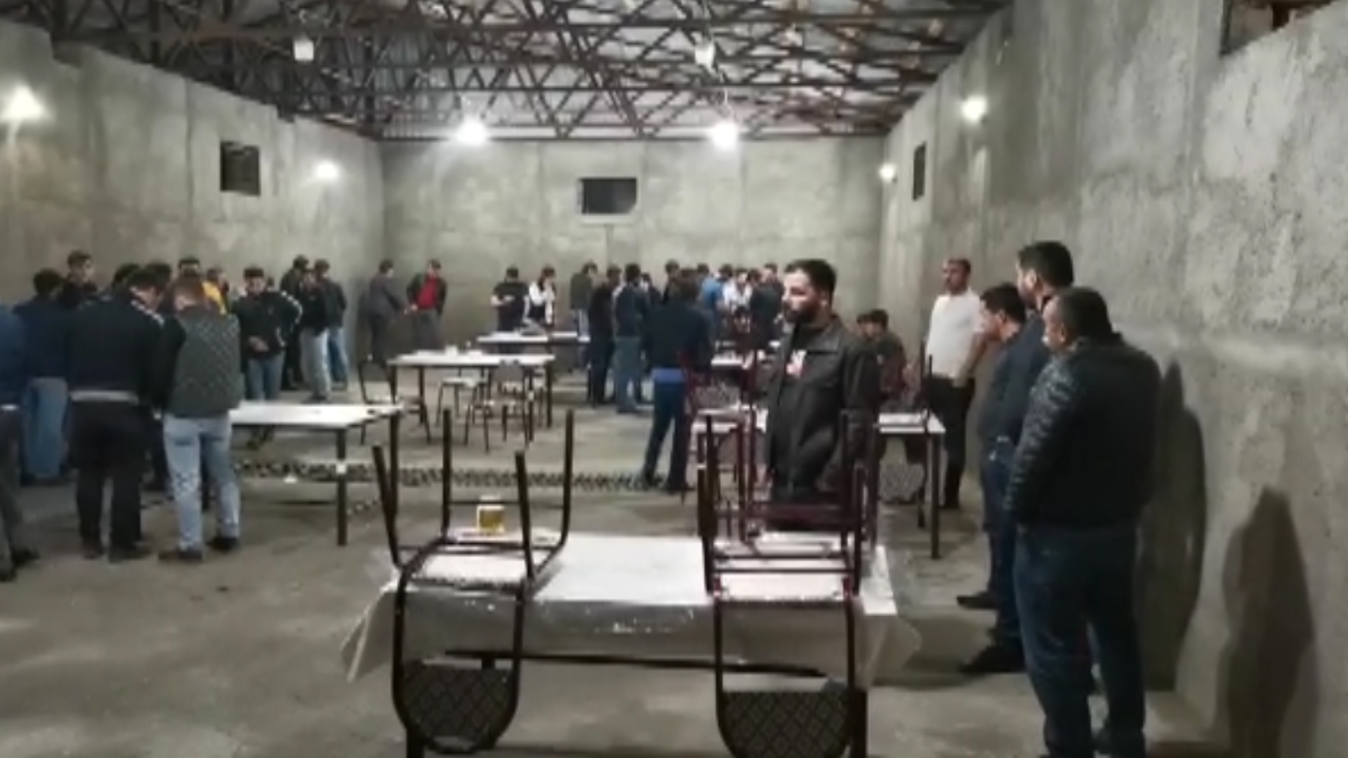 Karantini pozan “Kəlbəcər” restoranında 32 nəfər saxlanıldı - FOTO