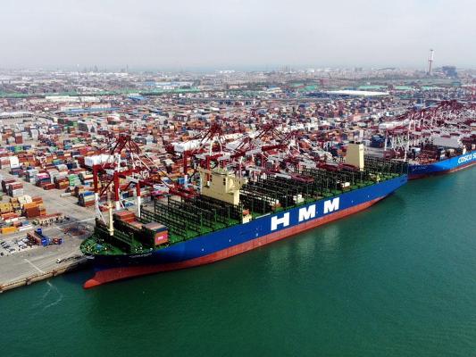 Dünyanın ən böyük konteyner gəmisi Süveyş kanalından keçib