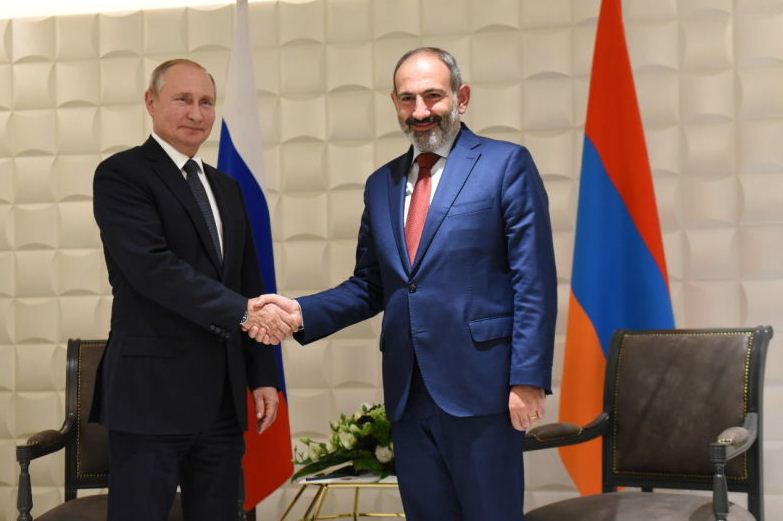 Putin Paşinyanı Moskvaya ÇAĞIRDI