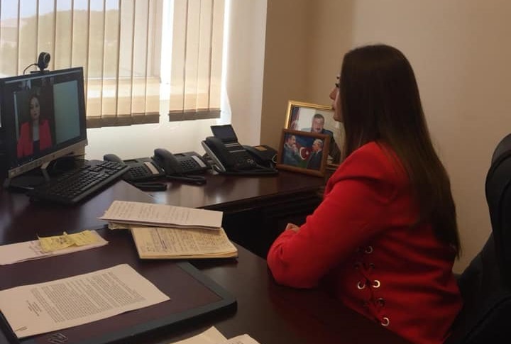 Deputat 300 seçicisini onlayn dinlədi