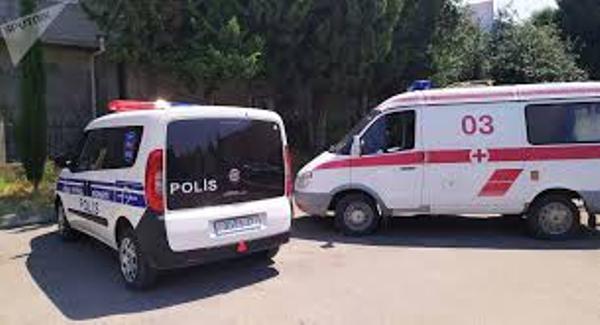 Bakıda polis öz yeməyini yaşlı qadınla bölüşdü - VİDEO